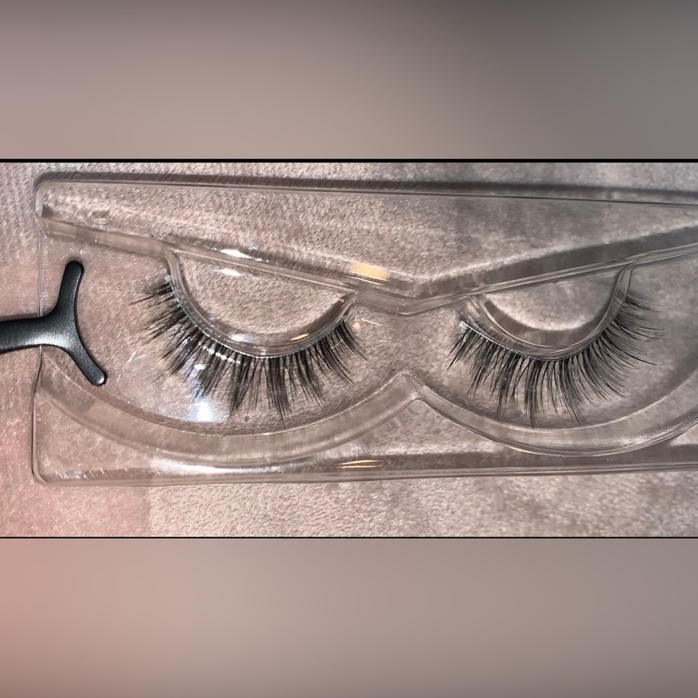 Lashes - Picture 2 of 8